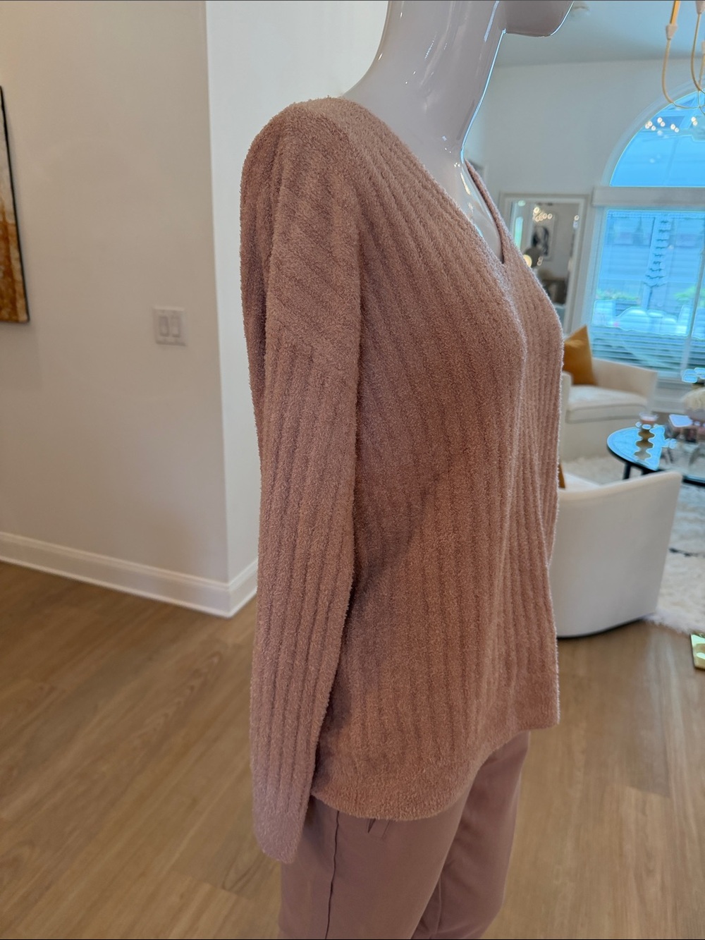 Barefoot Dreams Pink Clay V-Neck Pullover LuxeLounge Pants Mixed Set - Picture 9 of 14